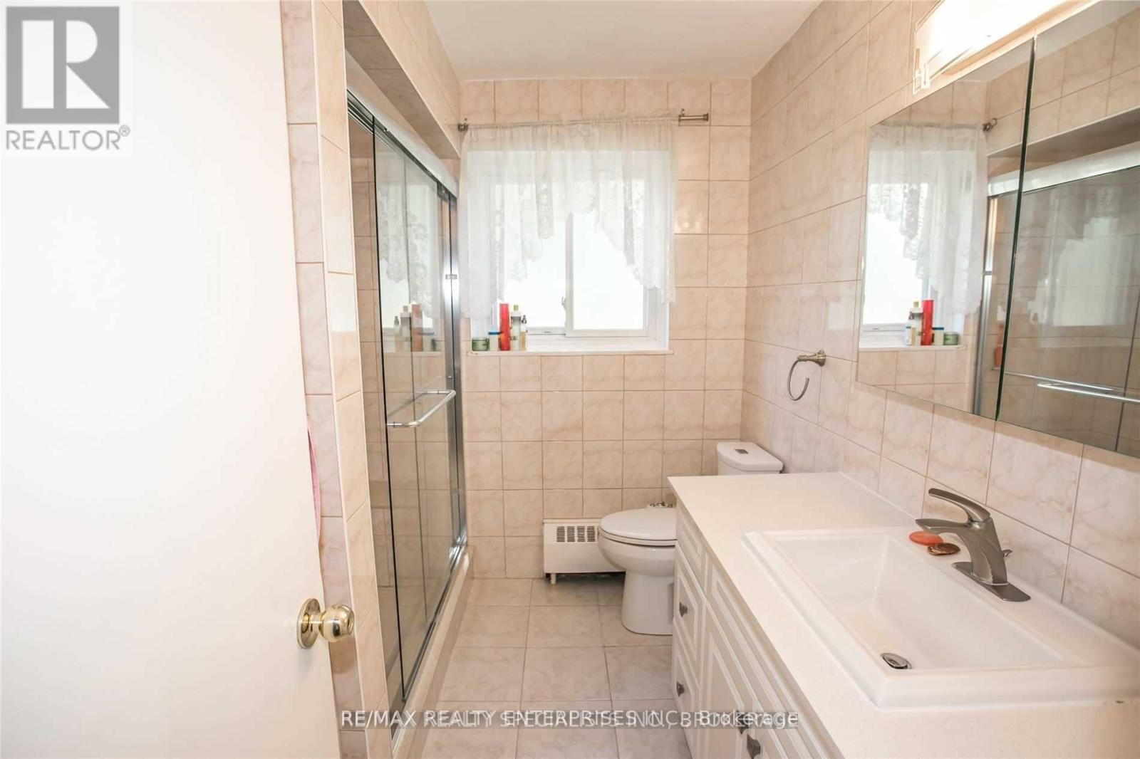 54 Rabbit Lane, Toronto, ON - Indoor Photo Showing Bathroom