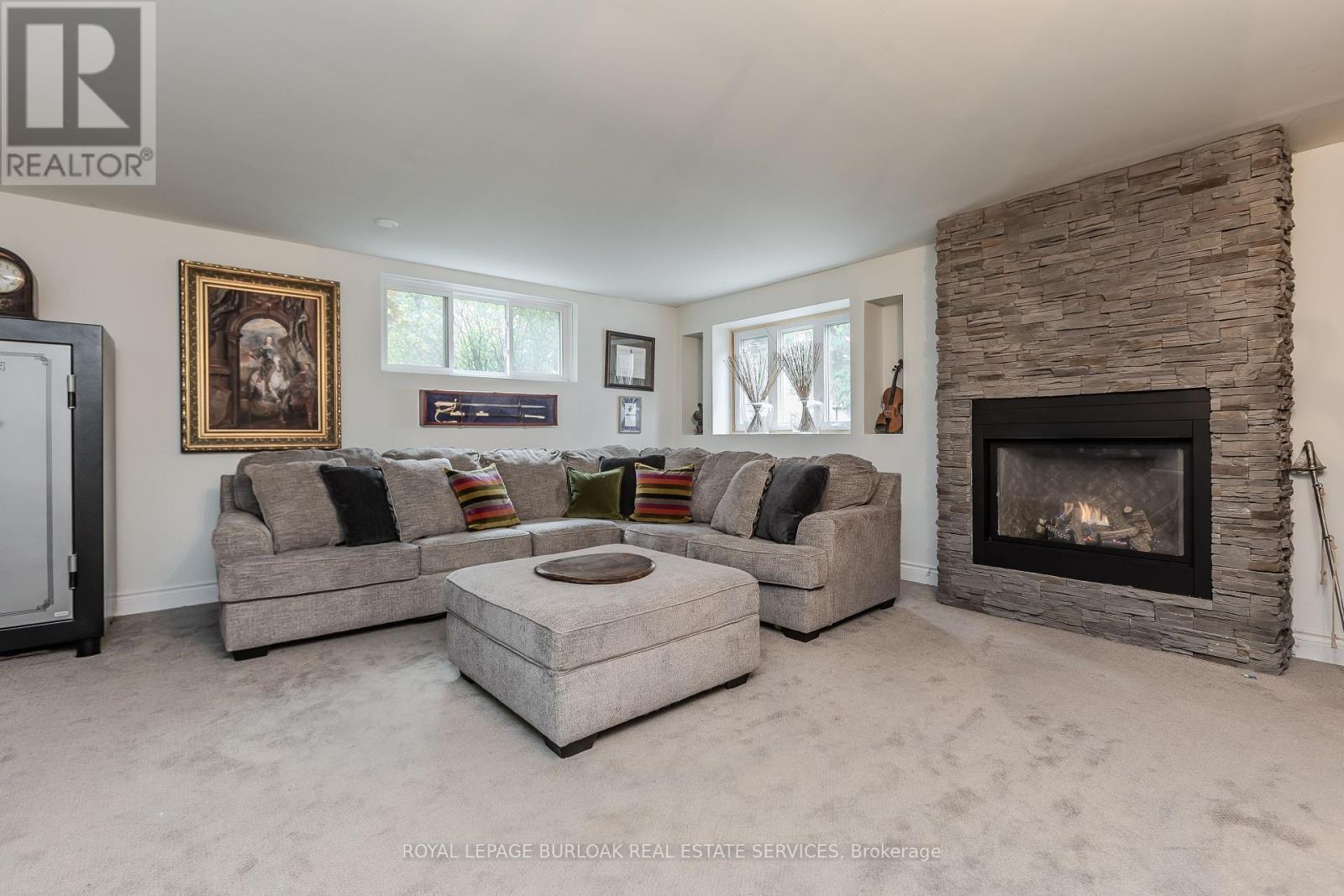 112 Hillcrest Avenue, Hamilton, ON - Indoor Photo Showing Living Room With Fireplace