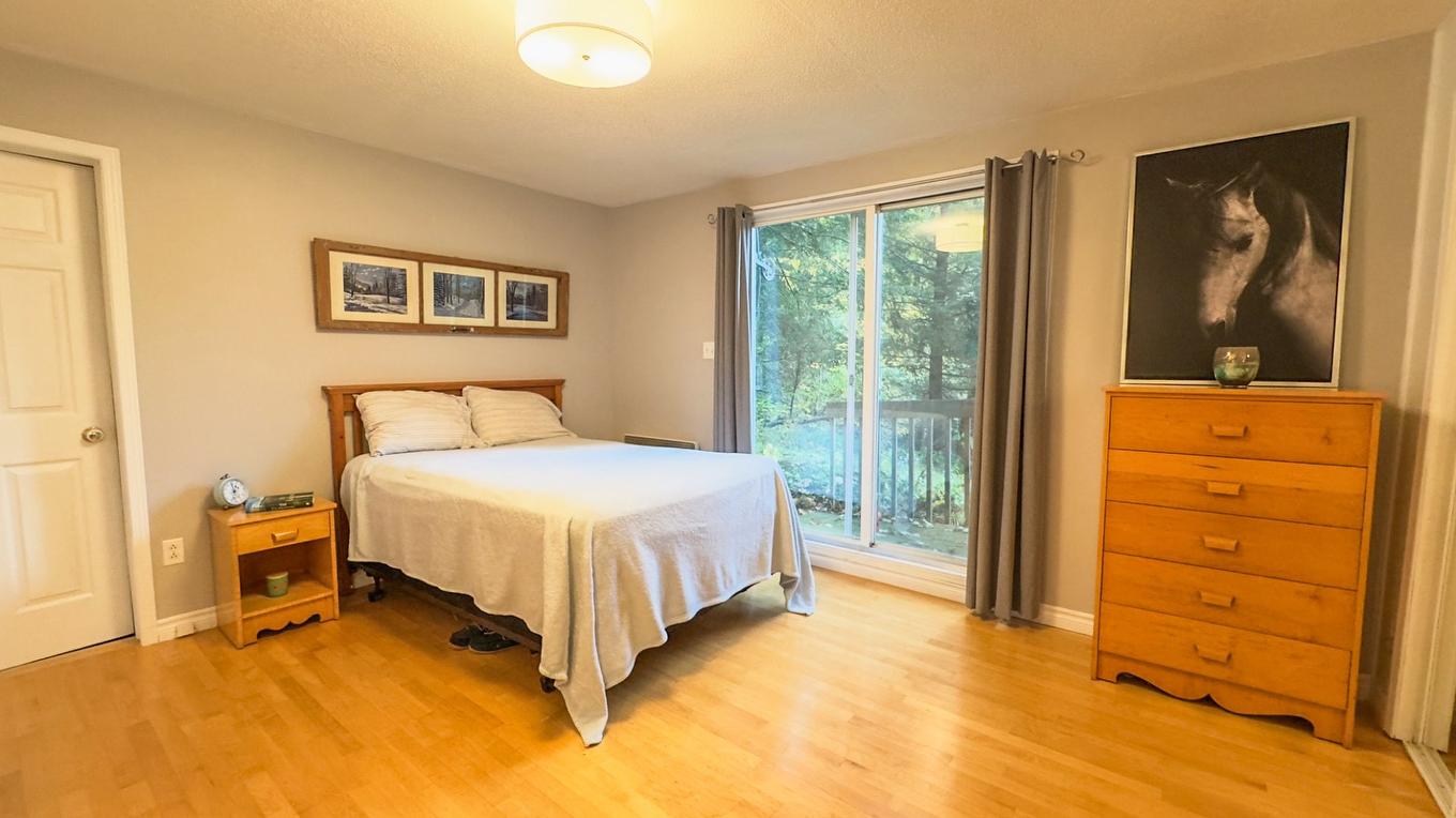 Primary bedroom - 130 Ch. Danis, Grenville-Sur-La-Rouge, QC - Indoor Photo Showing Bedroom