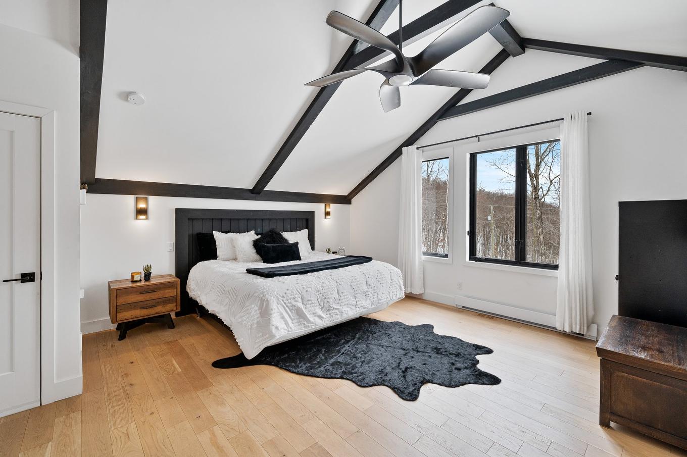 Primary bedroom - 1005 Ch. Du Mitik, Mont-Tremblant, QC - Indoor Photo Showing Bedroom