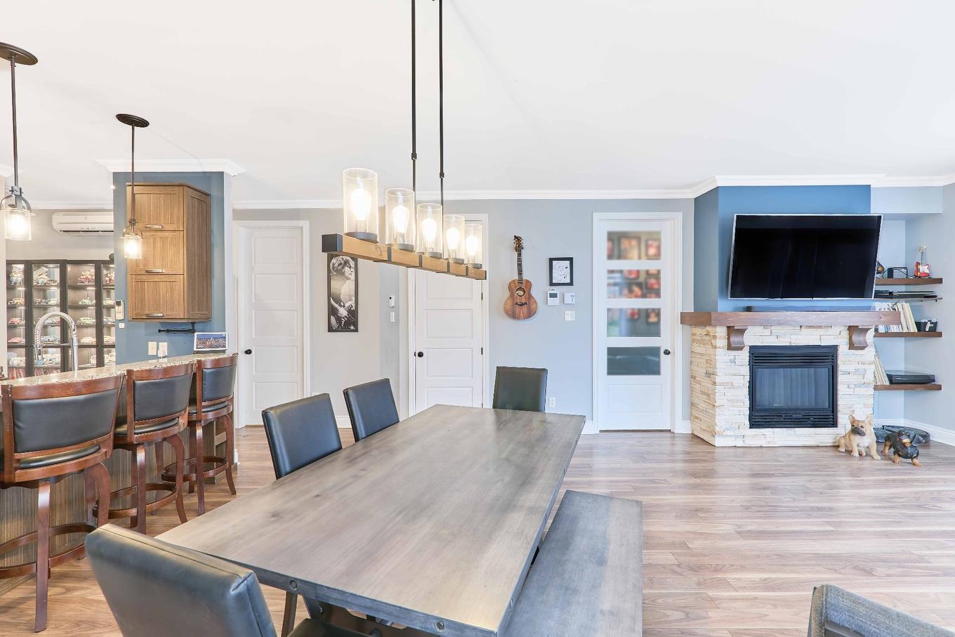 Overall view - 201-617 Boul. De La Salette, Saint-Jérôme, QC - Indoor Photo Showing Dining Room With Fireplace