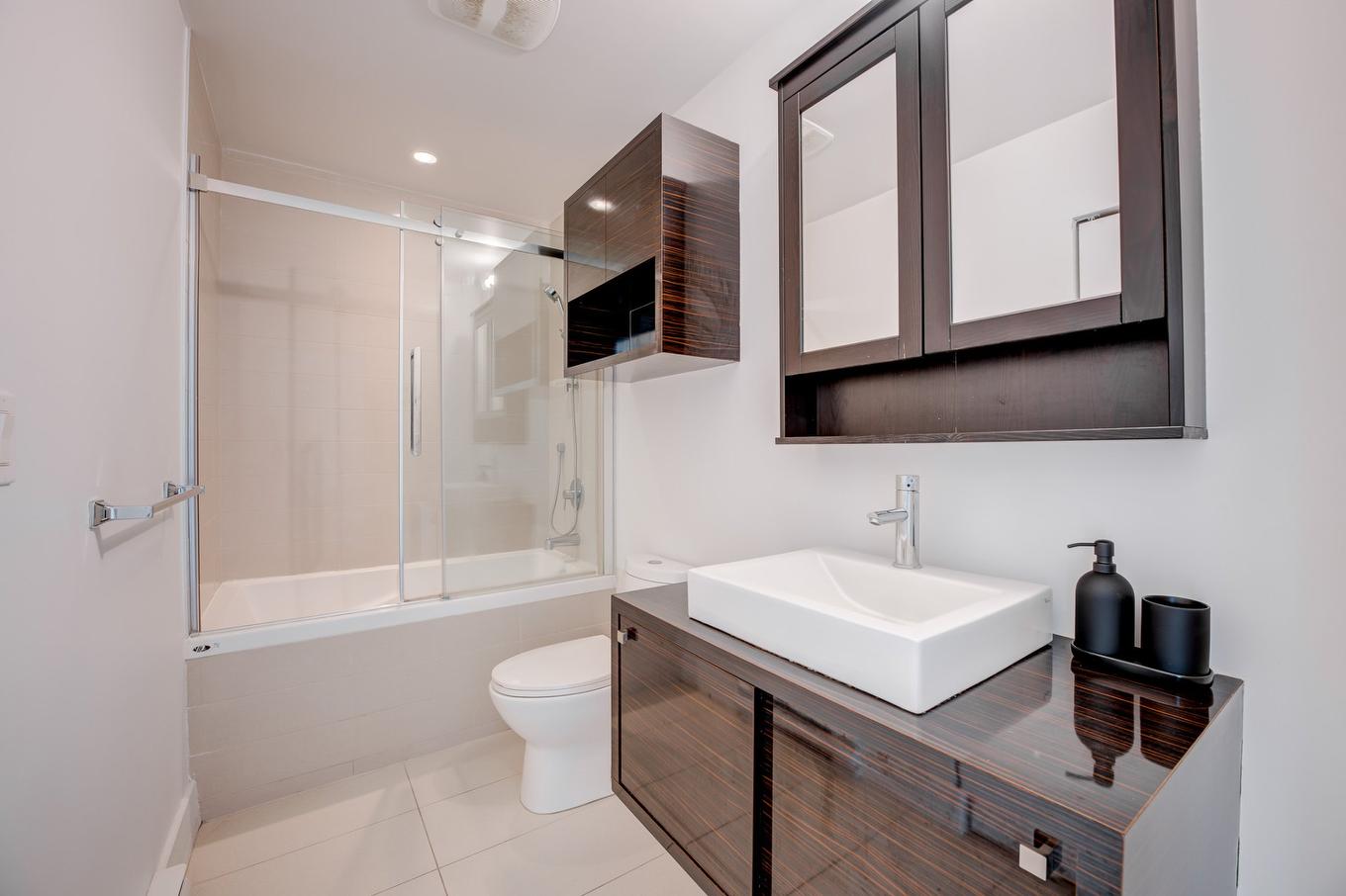 Salle de bains - 506-888 Rue Wellington, Montréal (Ville-Marie), QC - Indoor Photo Showing Bathroom