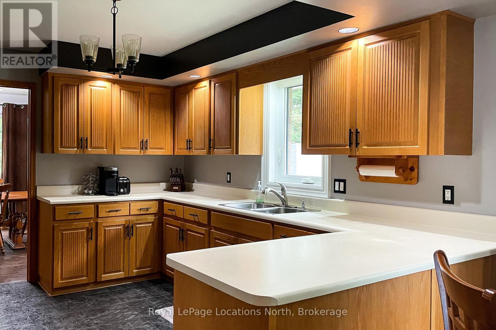 137794 Grey Rd 12 Road S, Meaford, ON - Indoor Photo Showing Kitchen With Double Sink