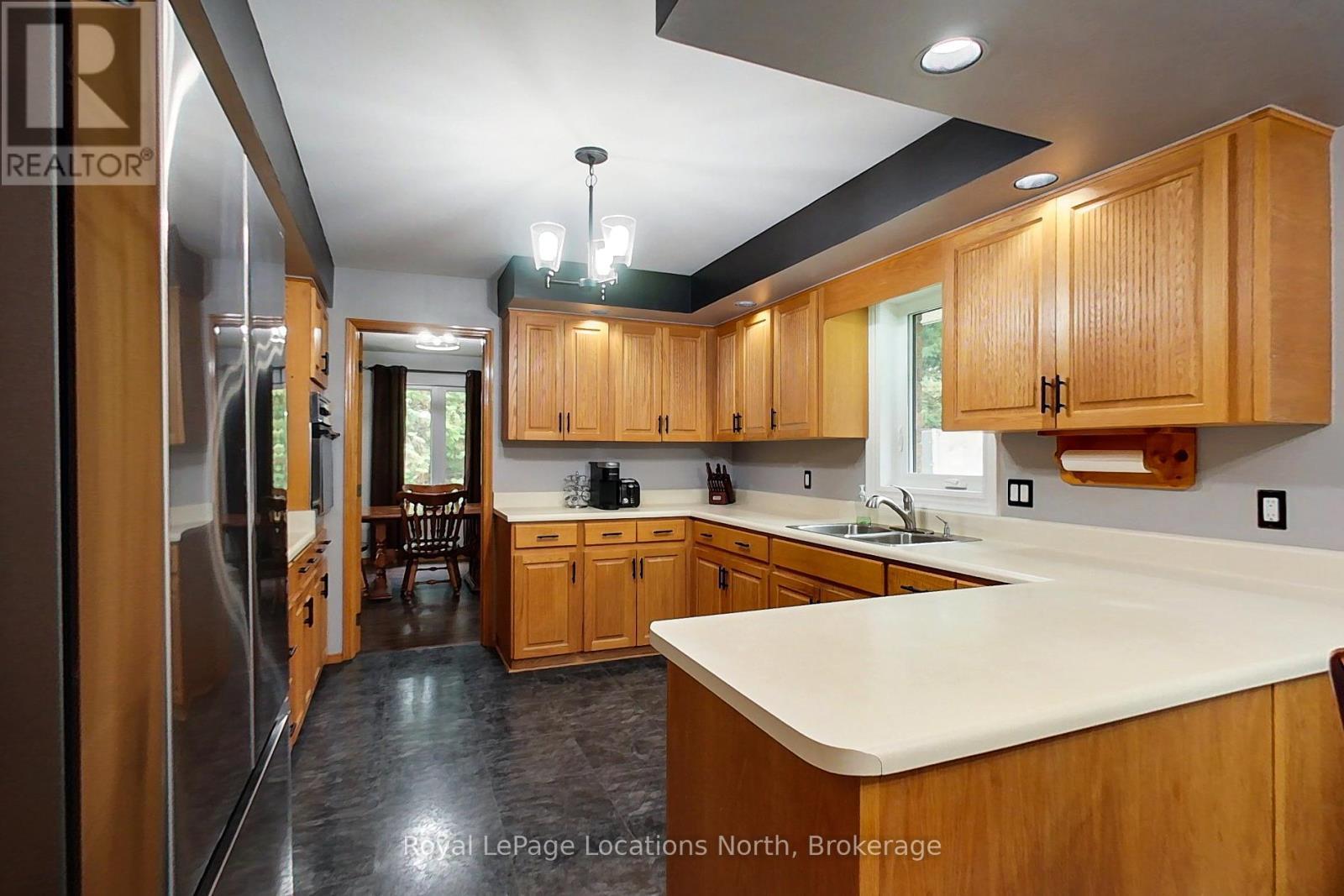 137794 Grey Rd 12 Road S, Meaford, ON - Indoor Photo Showing Kitchen With Double Sink
