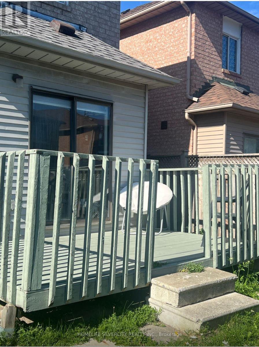 63 Cedar Wood Crescent, Brampton, ON - Outdoor