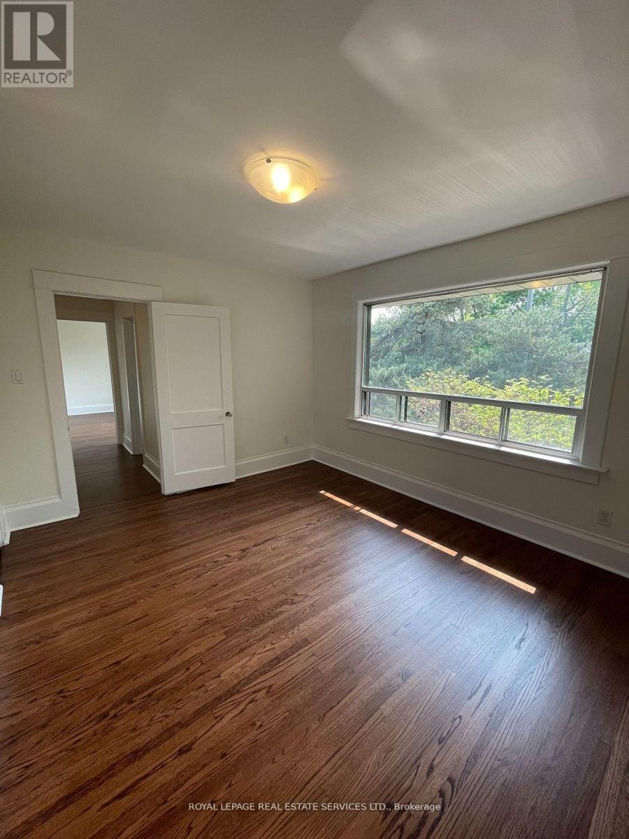 Upper - 239 Ellis Avenue, Toronto, ON