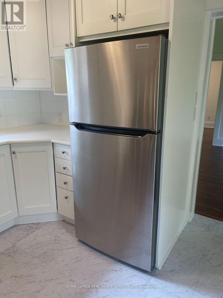 Upper - 239 Ellis Avenue, Toronto, ON