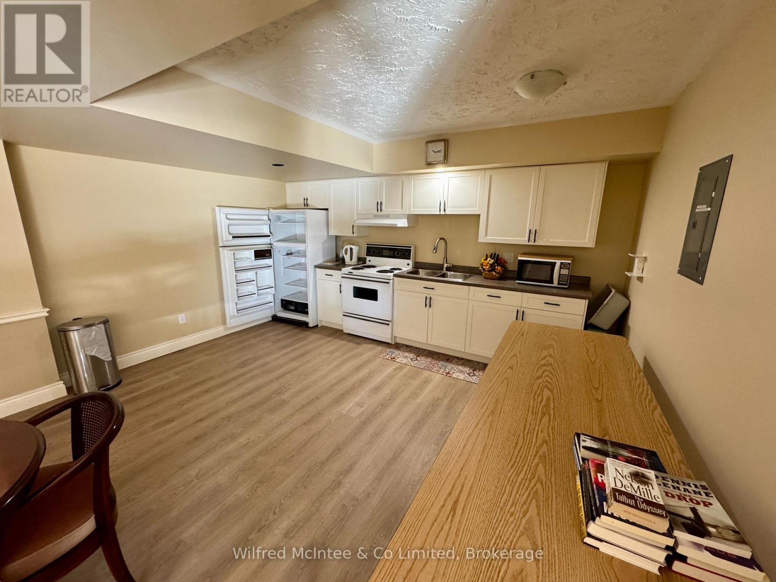305 - 225 Hinks Street, Brockton, ON - Indoor Photo Showing Kitchen With Double Sink