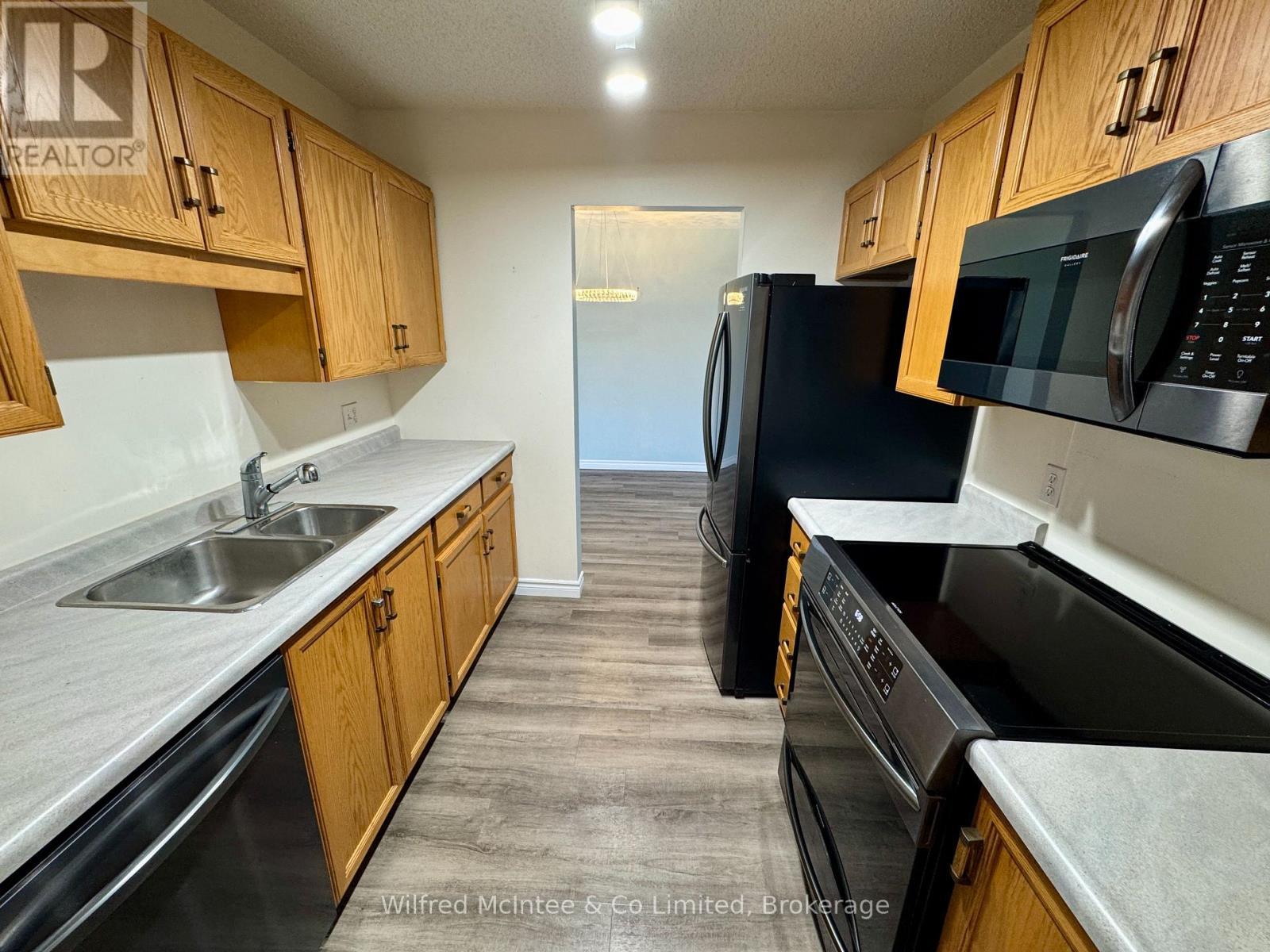305 - 225 Hinks Street, Brockton, ON - Indoor Photo Showing Kitchen With Double Sink