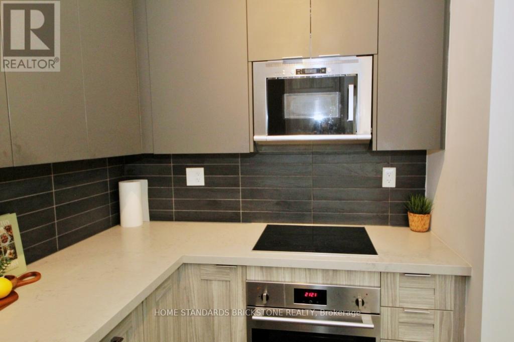 3604 - 2908 Highway 7 Road, Vaughan, ON - Indoor Photo Showing Kitchen