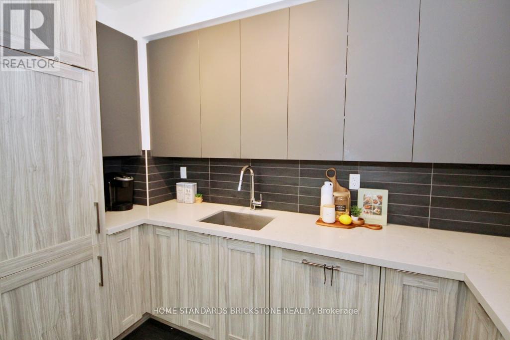 3604 - 2908 Highway 7 Road, Vaughan, ON - Indoor Photo Showing Kitchen