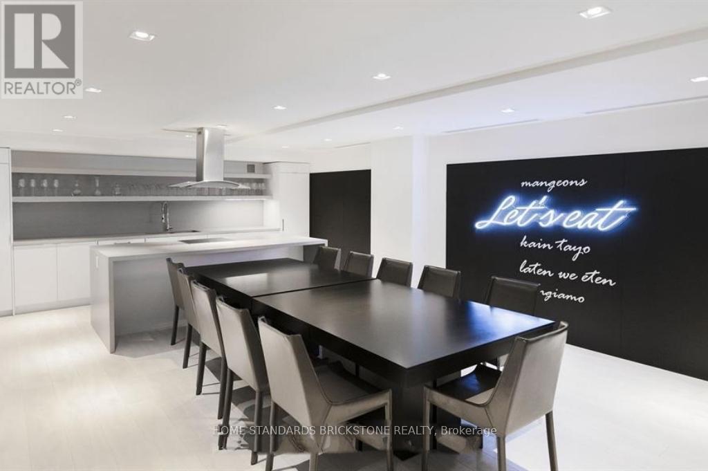 3604 - 2908 Highway 7 Road, Vaughan, ON - Indoor Photo Showing Dining Room