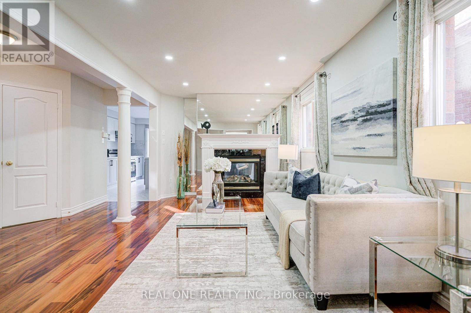 32 Frobisher Street, Richmond Hill, ON - Indoor With Fireplace