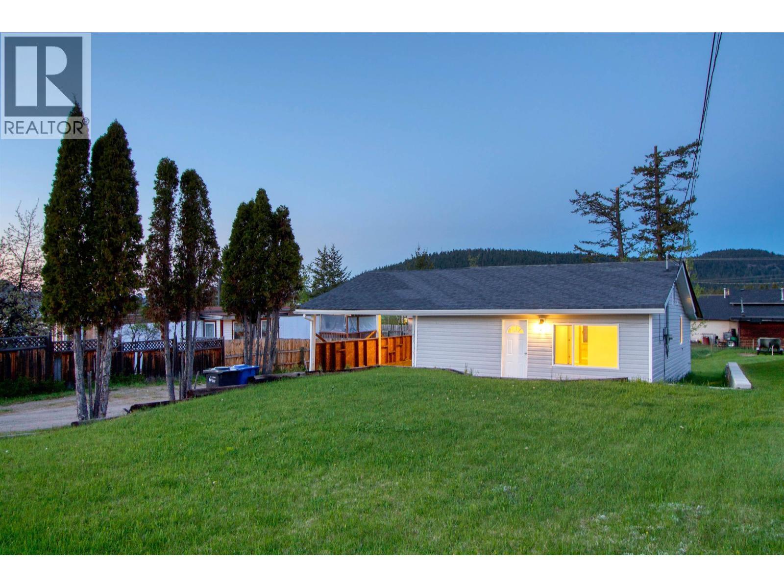 933 Scott Road, 100 Mile House, BC - Outdoor