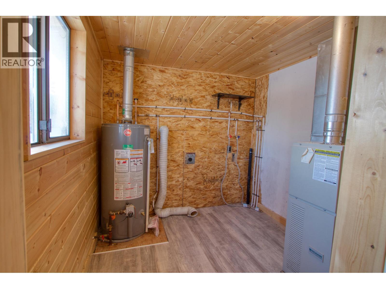 933 Scott Road, 100 Mile House, BC - Indoor Photo Showing Basement