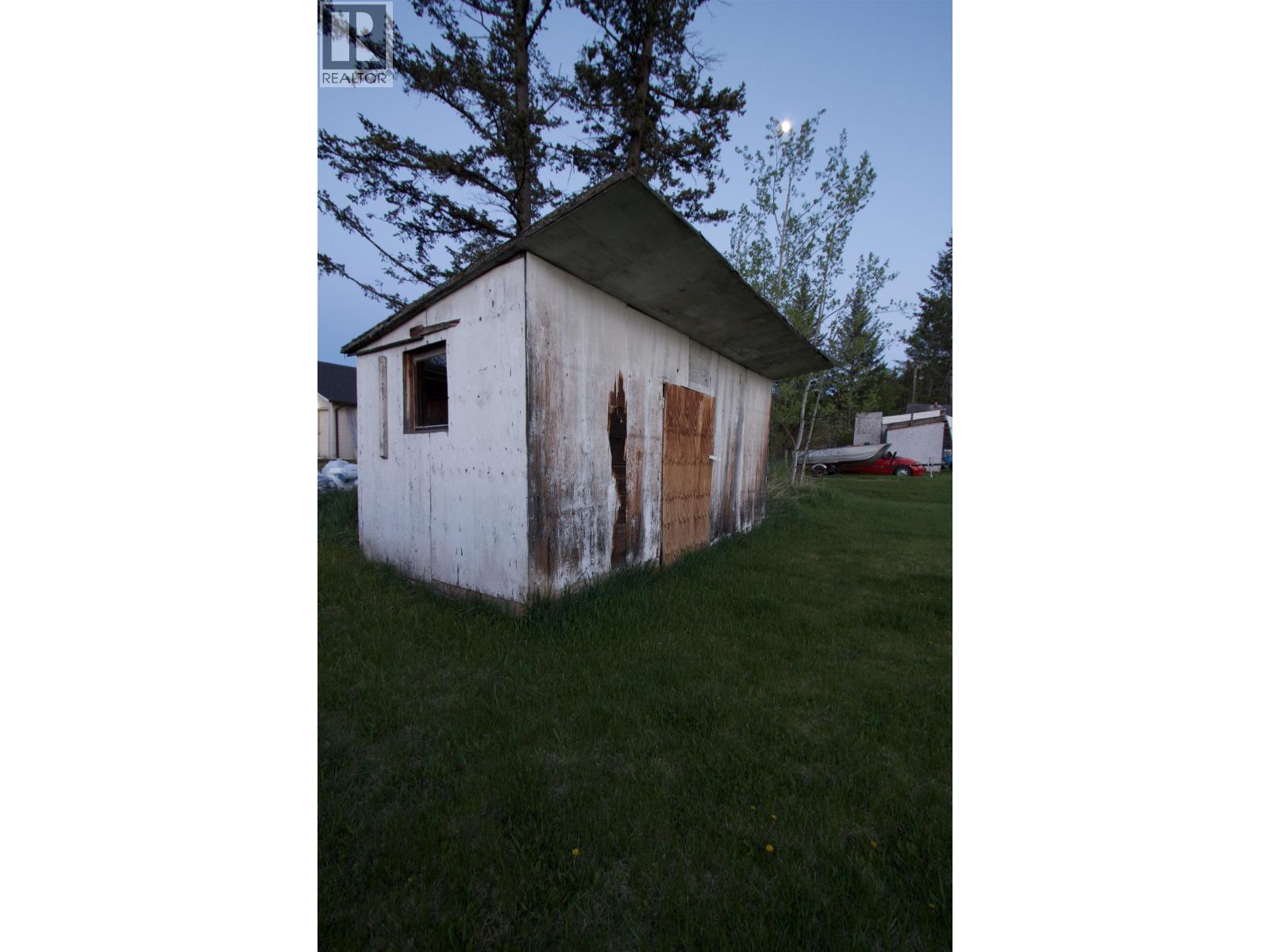 933 Scott Road, 100 Mile House, BC - Outdoor