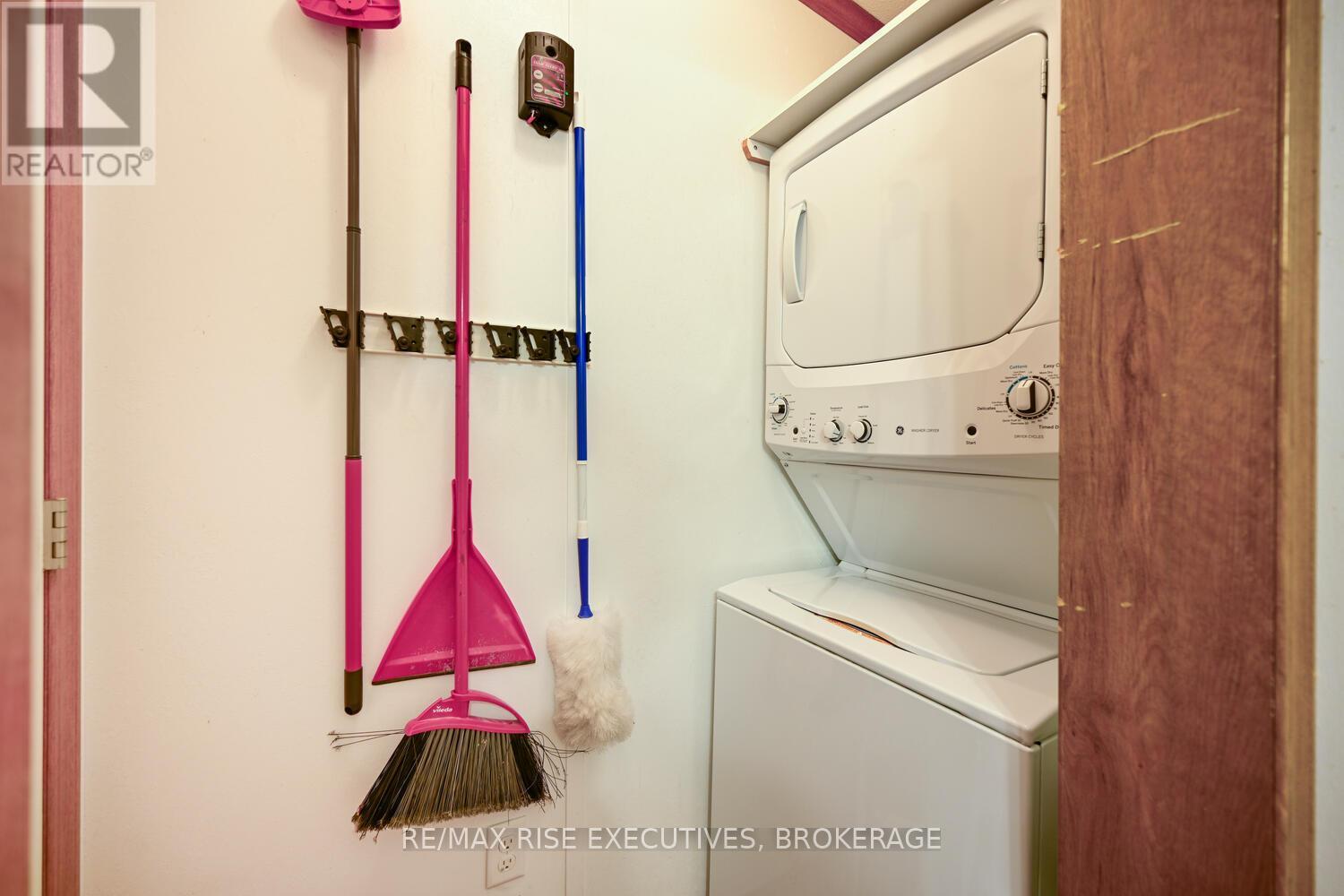 25 Park Street, Leeds And The Thousand Islands, ON - Indoor Photo Showing Laundry Room