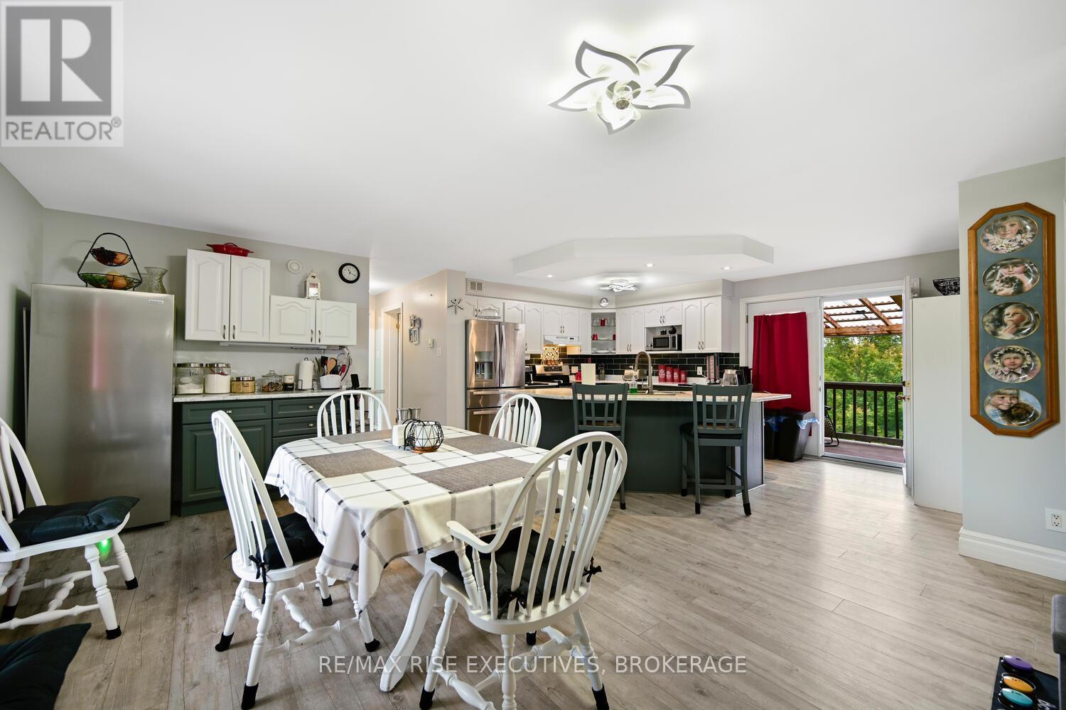25 Park Street, Leeds And The Thousand Islands, ON - Indoor Photo Showing Dining Room