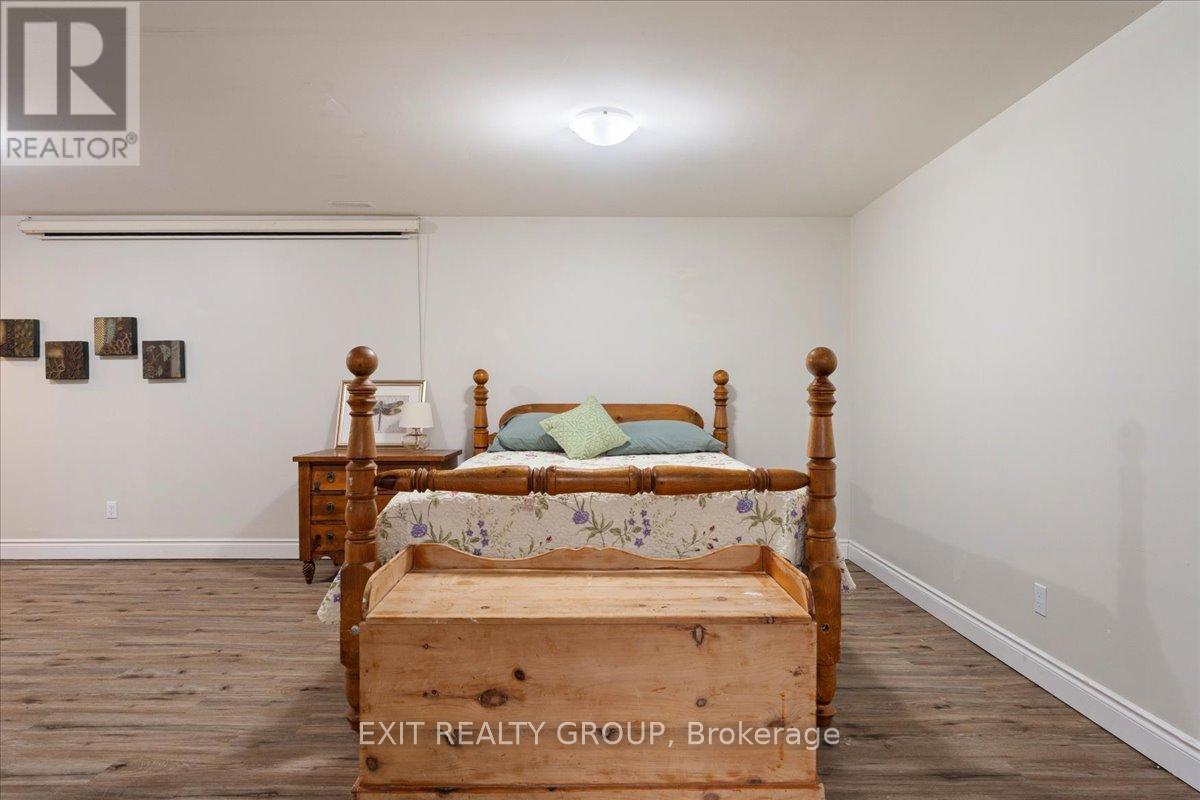 35 Ledgerock Court, Quinte West (Sidney Ward), ON - Indoor Photo Showing Bedroom