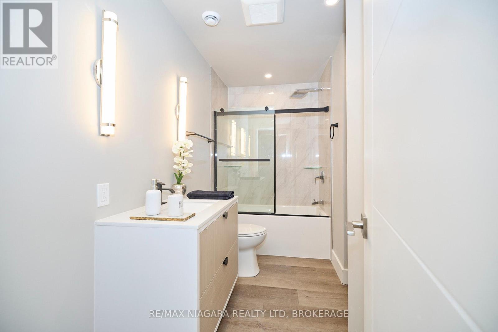 Main Bathroom - 201 - 1440 Pelham Street, Pelham (Fonthill), ON