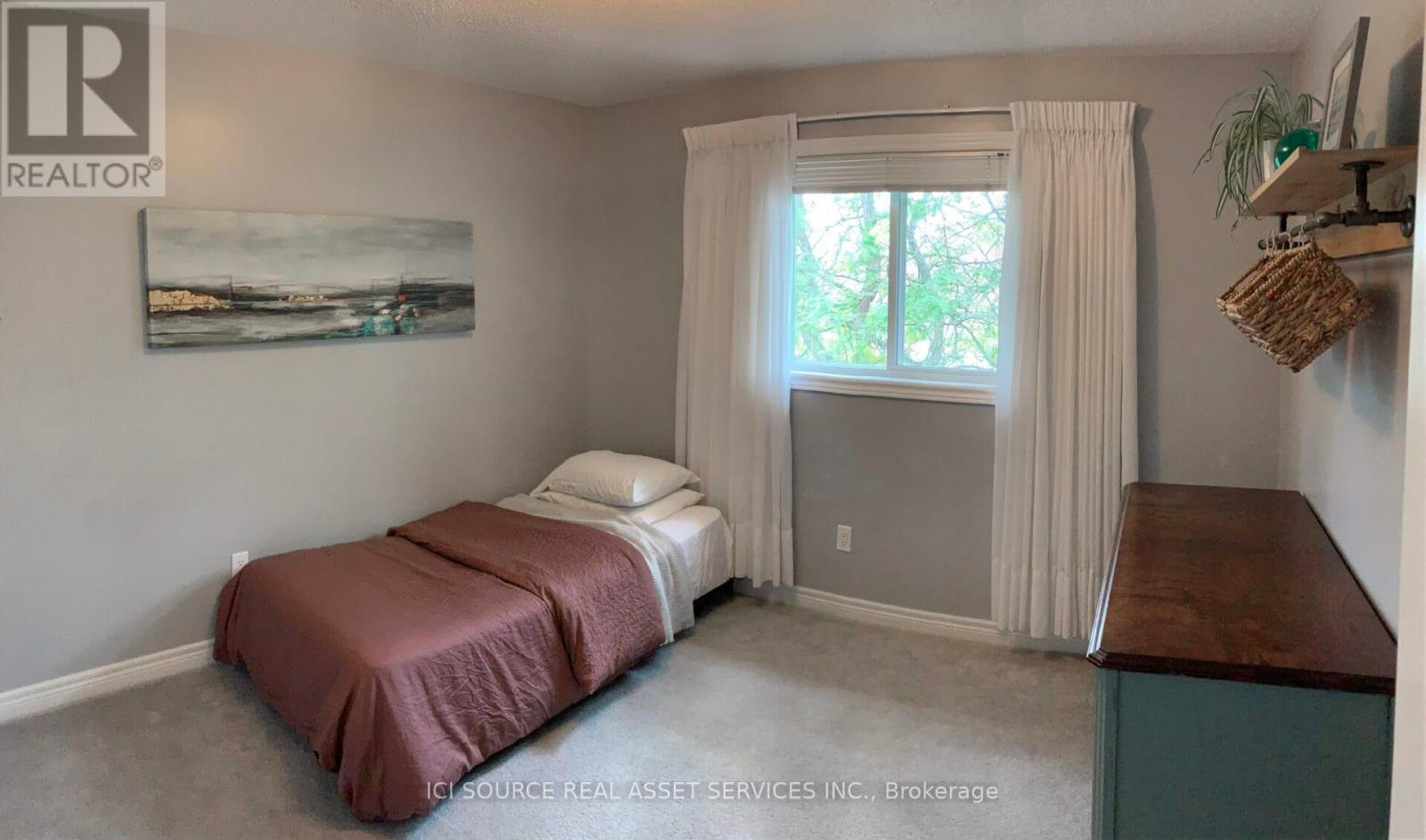 98 Summers Drive, Thorold, ON - Indoor Photo Showing Bedroom