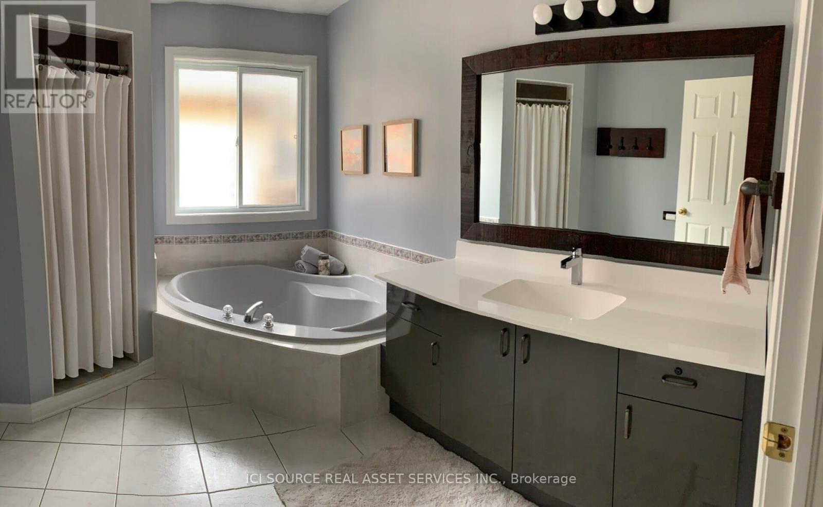 98 Summers Drive, Thorold, ON - Indoor Photo Showing Bathroom