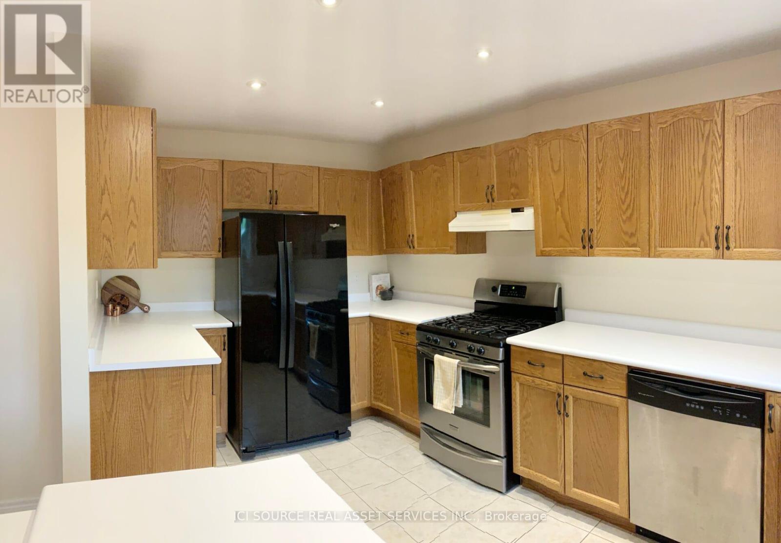 98 Summers Drive, Thorold, ON - Indoor Photo Showing Kitchen