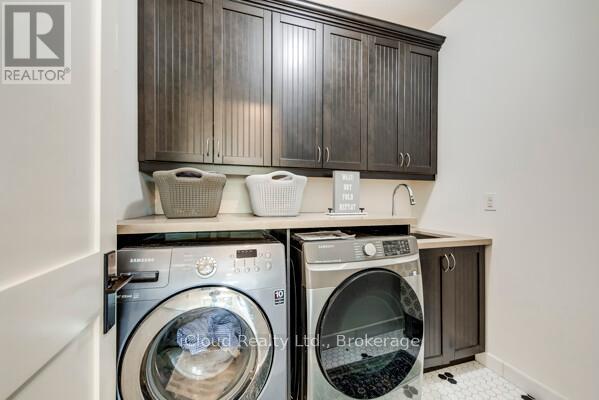 962 Fredonia Drive, Mississauga, ON - Indoor Photo Showing Laundry Room
