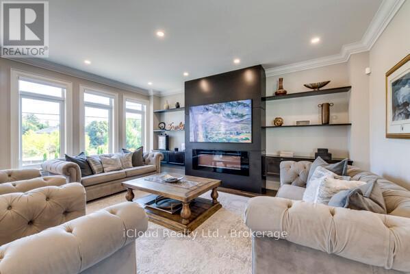 962 Fredonia Drive, Mississauga, ON - Indoor Photo Showing Living Room With Fireplace