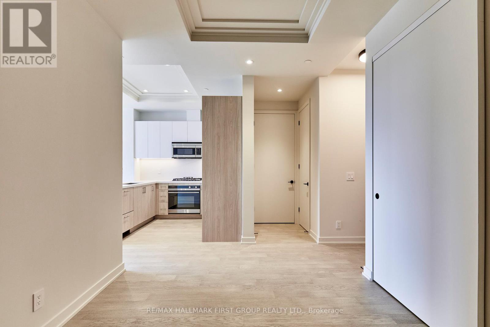 407 - 123 Maurice Drive, Oakville, ON - Indoor