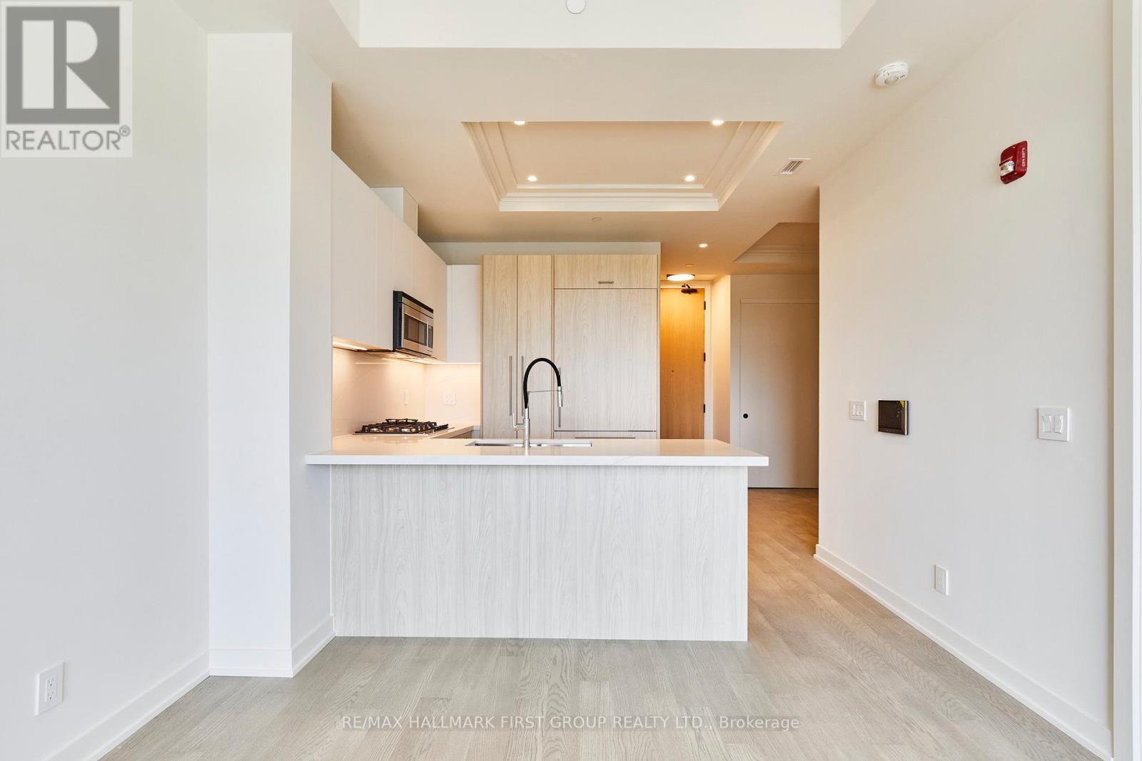 407 - 123 Maurice Drive, Oakville, ON - Indoor