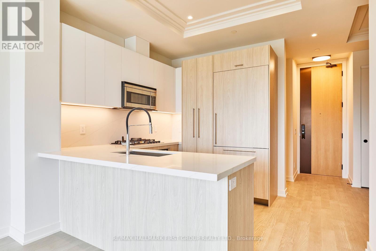 407 - 123 Maurice Drive, Oakville, ON - Indoor