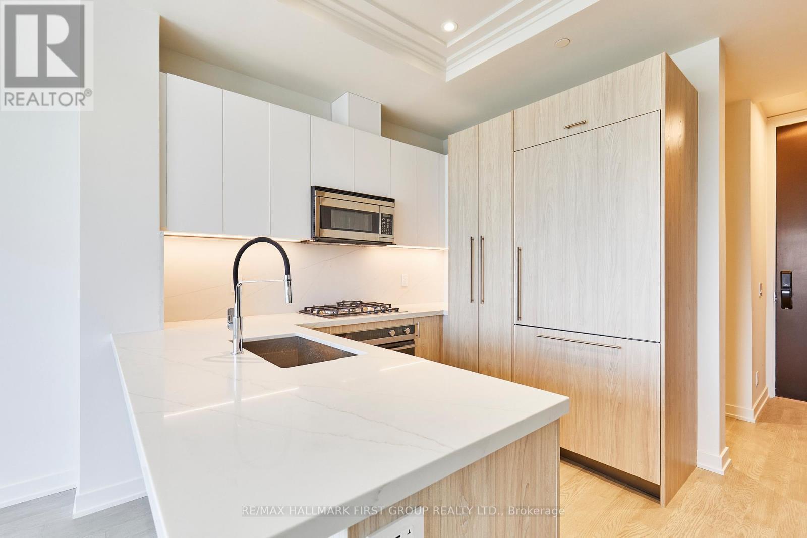 407 - 123 Maurice Drive, Oakville, ON - Indoor Photo Showing Kitchen With Upgraded Kitchen