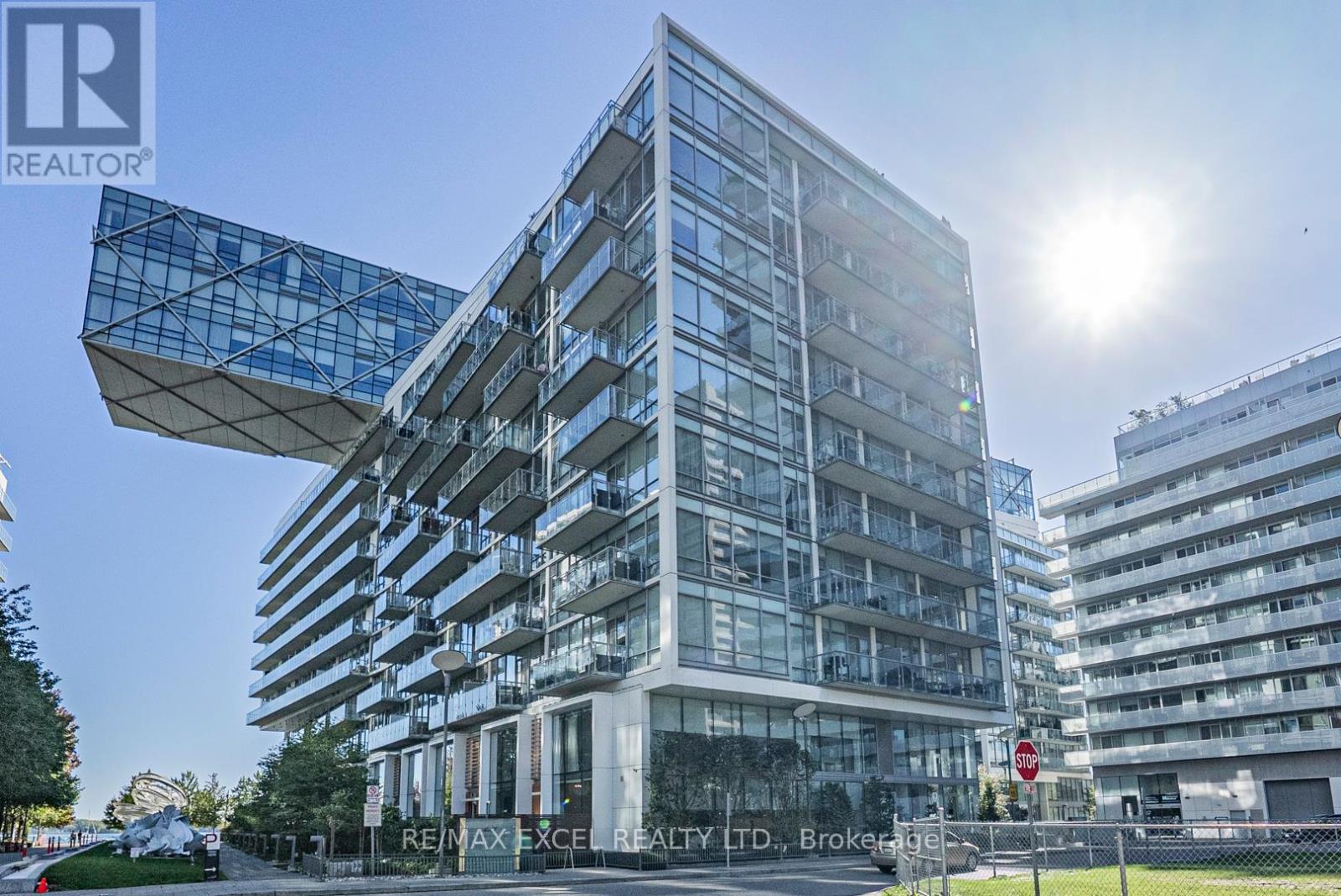 Th127 - 29 Queens Quay E, Toronto, ON - Outdoor