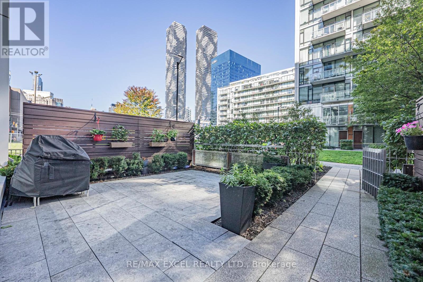Th127 - 29 Queens Quay E, Toronto, ON - Outdoor