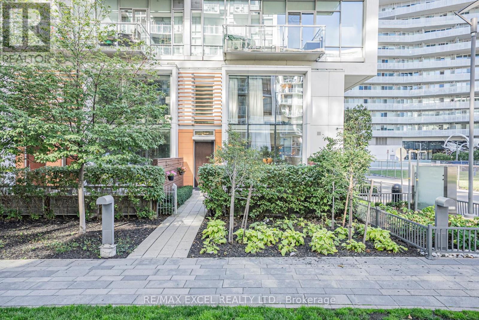 Th127 - 29 Queens Quay E, Toronto, ON - Outdoor