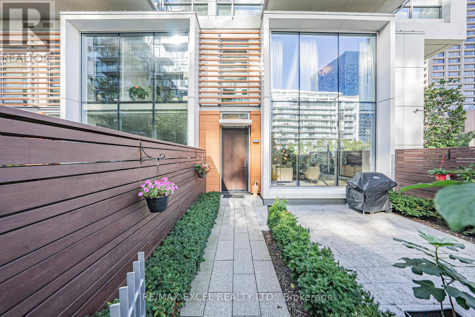 Th127 - 29 Queens Quay E, Toronto, ON - With Exterior