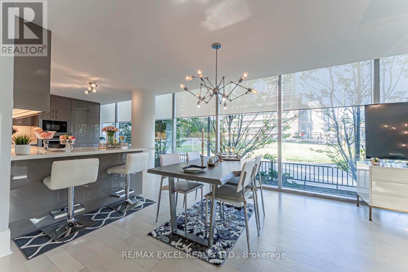 Th127 - 29 Queens Quay E, Toronto, ON - Indoor Photo Showing Dining Room