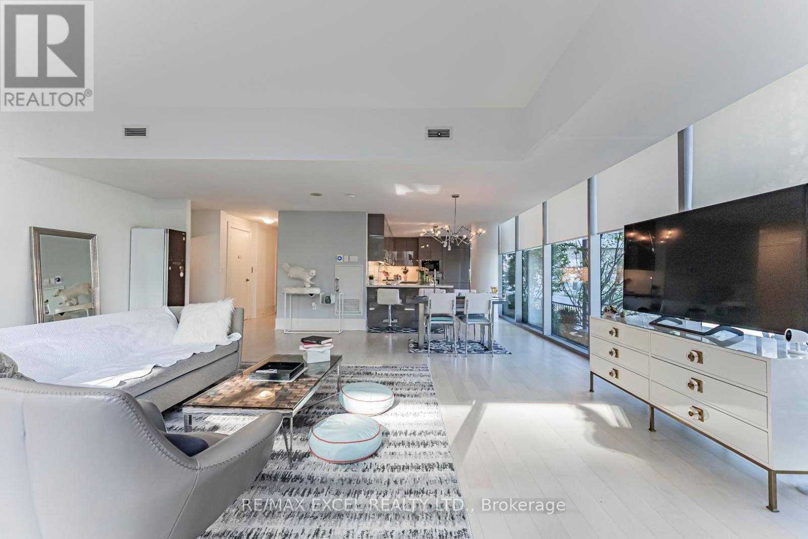 Th127 - 29 Queens Quay E, Toronto, ON - Indoor