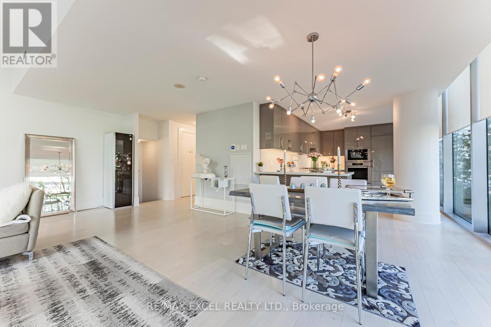 Th127 - 29 Queens Quay E, Toronto, ON - Indoor