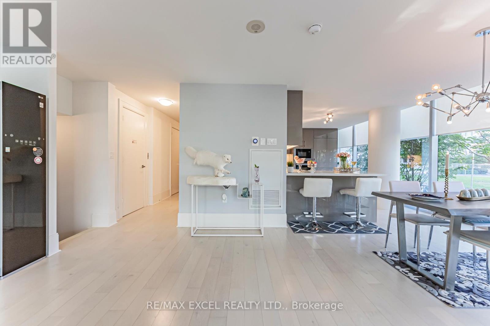 Th127 - 29 Queens Quay E, Toronto, ON - Indoor