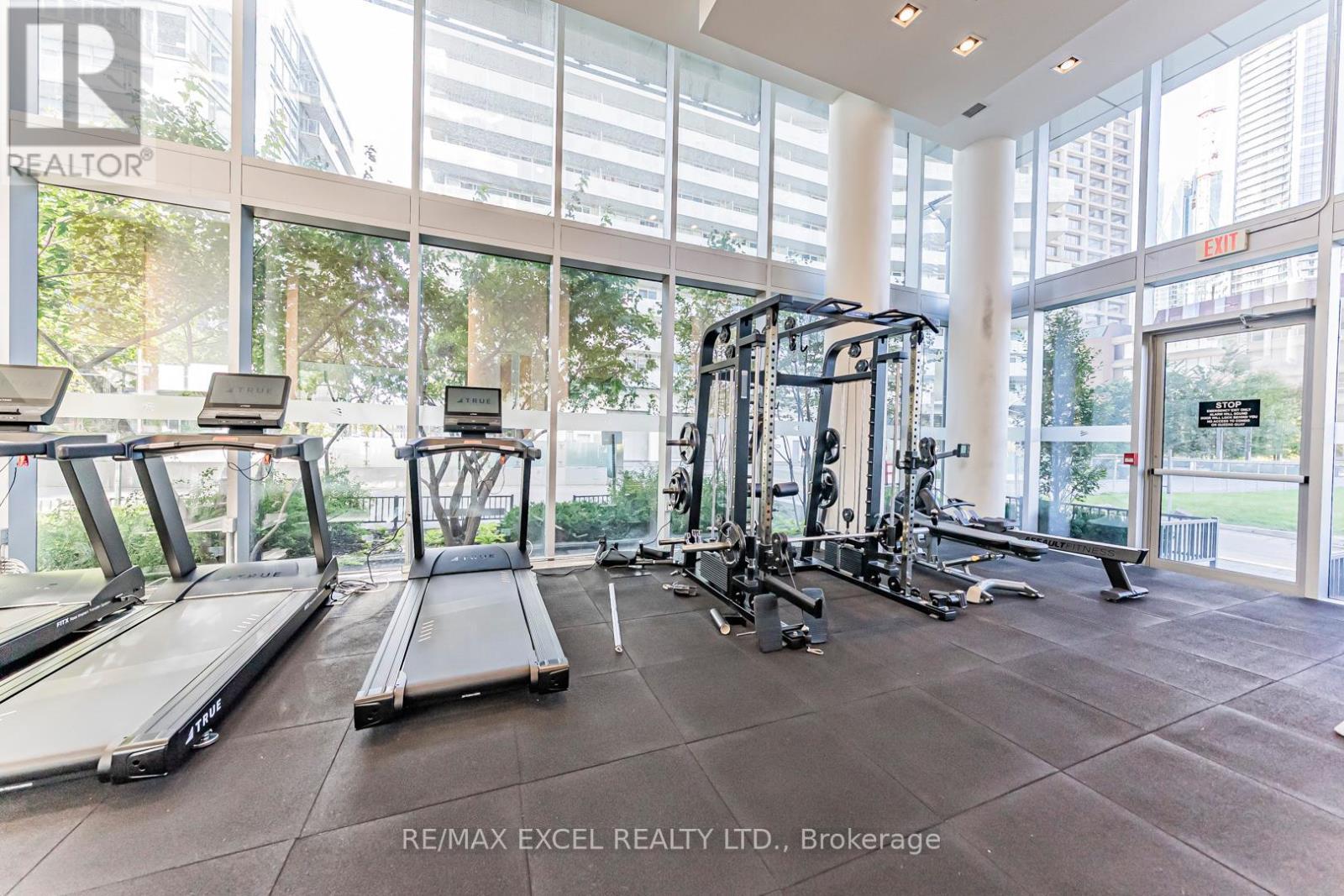 Th127 - 29 Queens Quay E, Toronto, ON - Indoor Photo Showing Gym Room