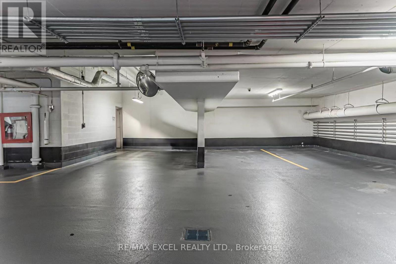 parking - Th127 - 29 Queens Quay E, Toronto, ON - Indoor Photo Showing Garage