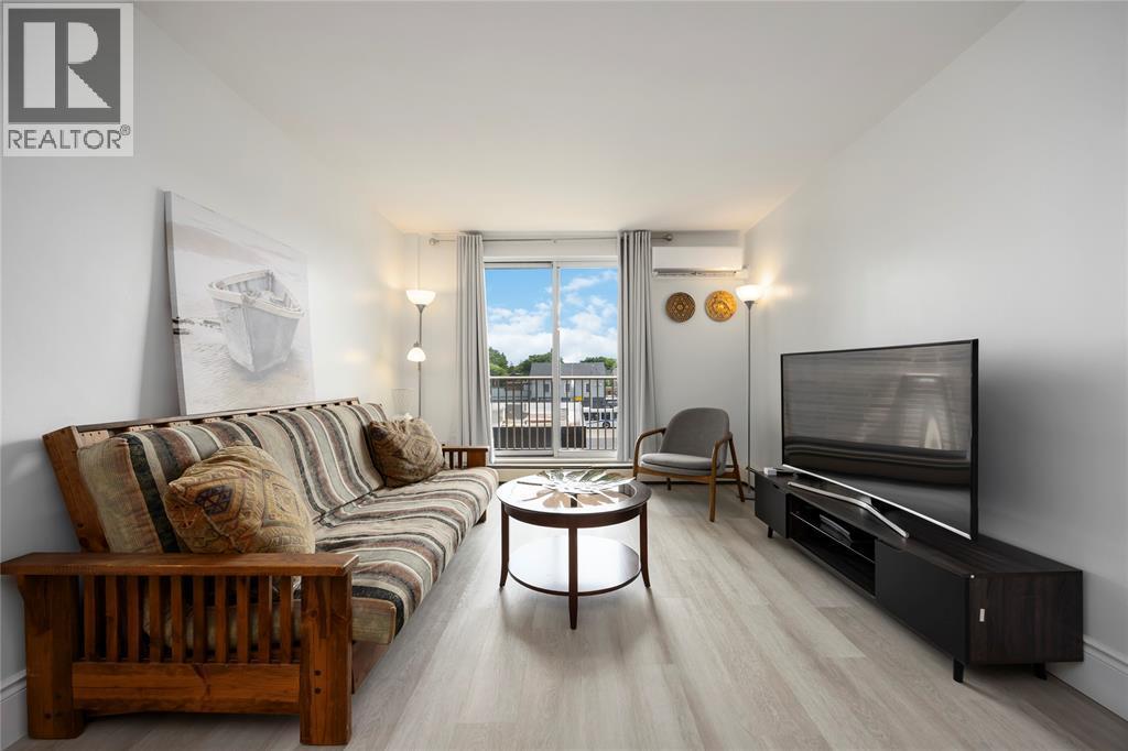10 Derby Lane Unit# 306, Sarnia, ON - Indoor Photo Showing Living Room
