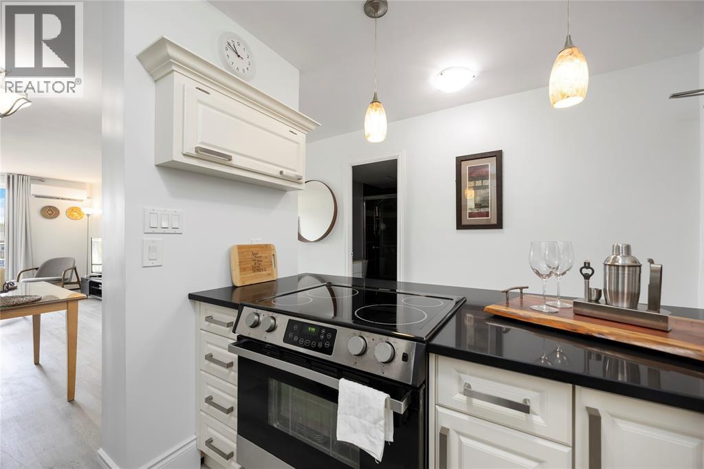 10 Derby Lane Unit# 306, Sarnia, ON - Indoor Photo Showing Kitchen