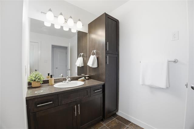 8 Landsbury Te, Niverville, MB