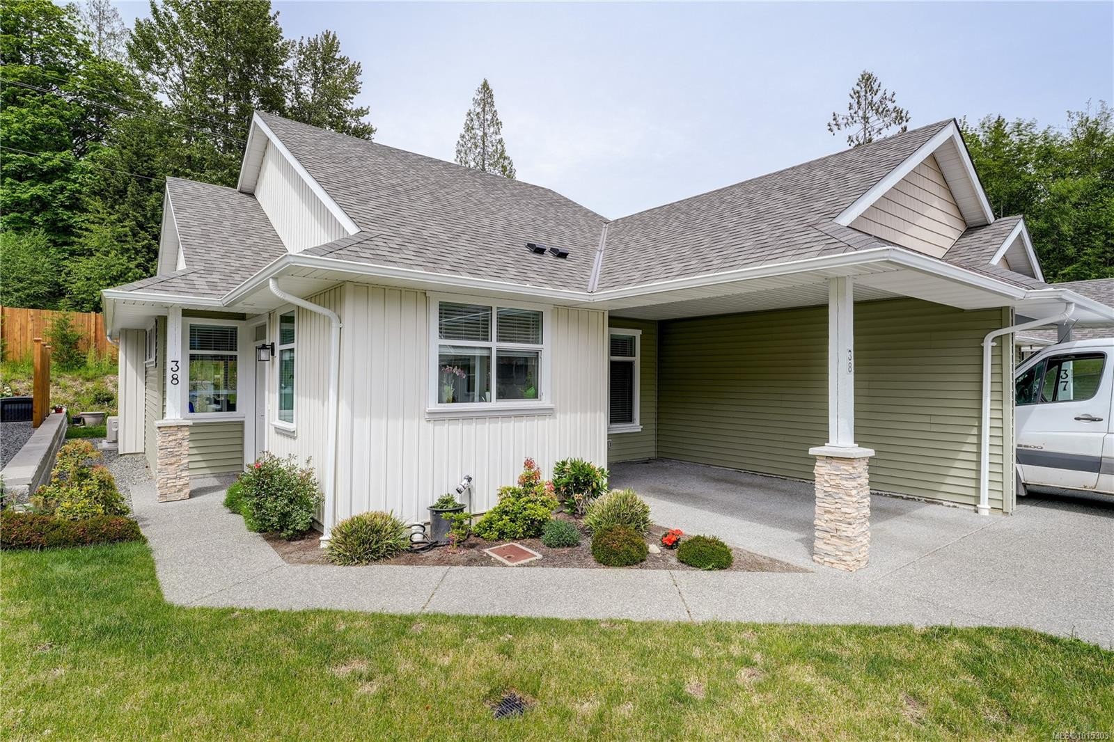 38-300 Grosskleg Way, Lake Cowichan, BC