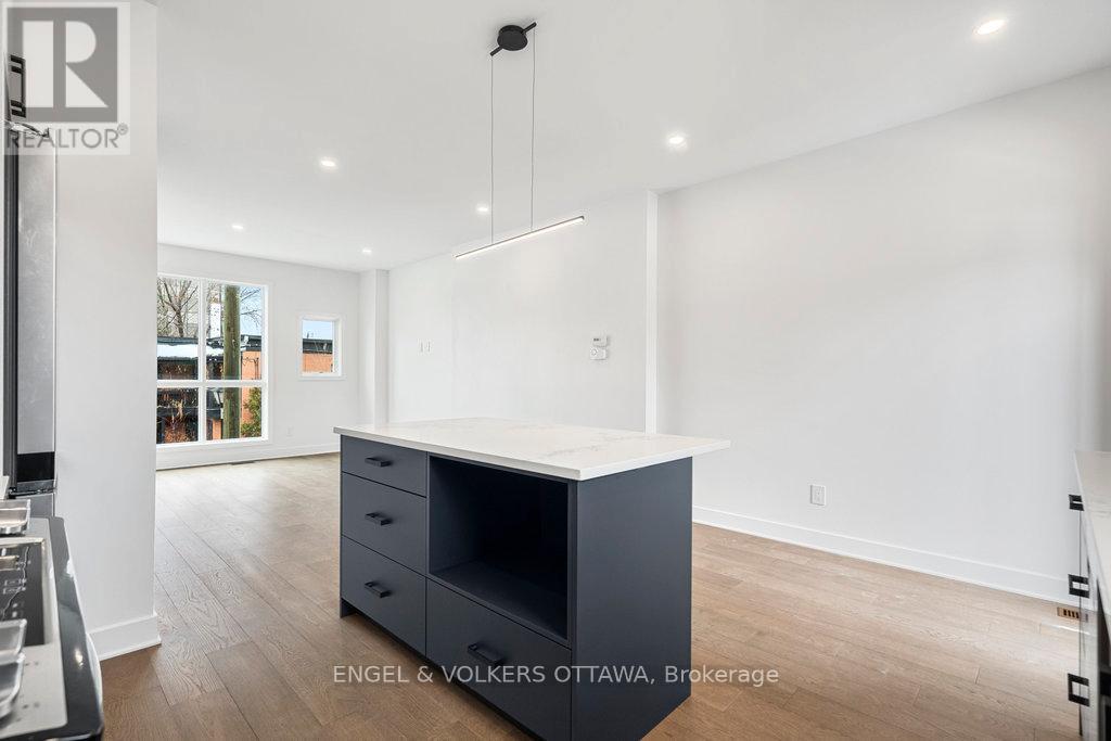 73 Parent Avenue, Ottawa, ON - Indoor Photo Showing Other Room