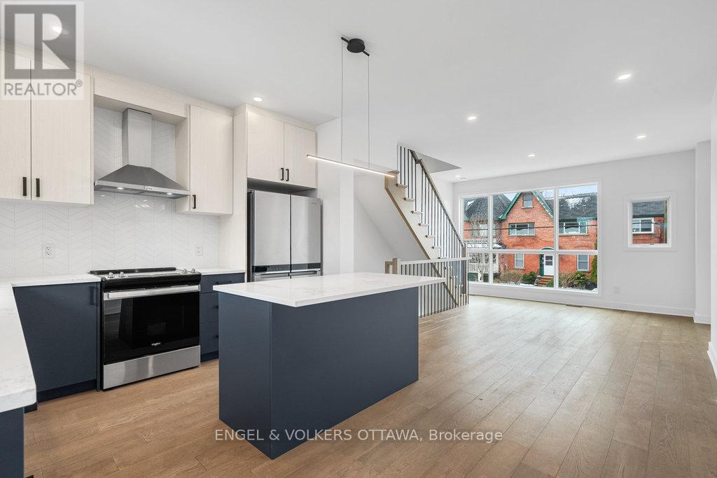 73 Parent Avenue, Ottawa, ON - Indoor Photo Showing Kitchen With Upgraded Kitchen