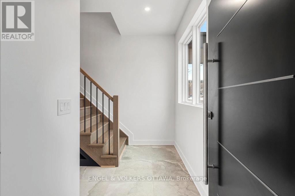 73 Parent Avenue, Ottawa, ON - Indoor Photo Showing Other Room